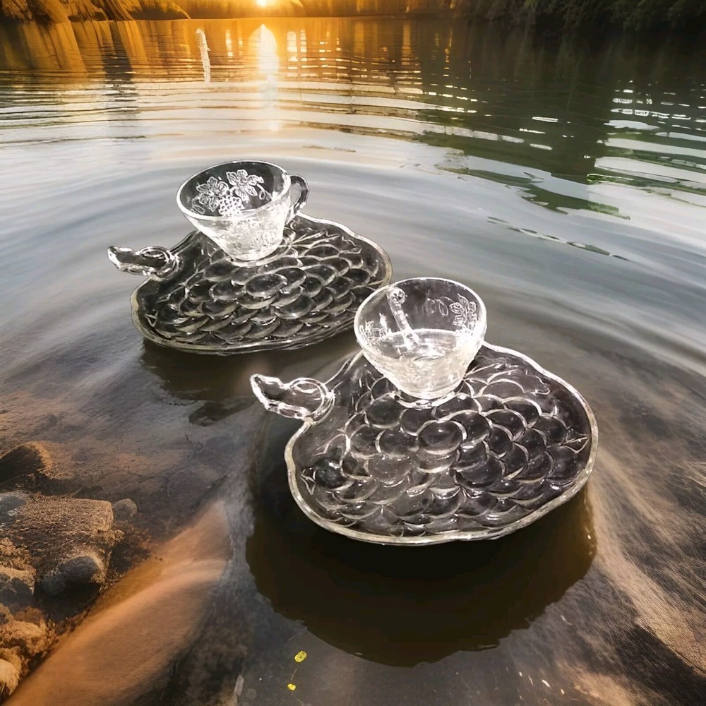 2 Glass Grape/Berry Cluster Shaped Snack Trays & Cups