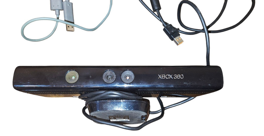 Microsoft Motion Sensing Gaming Controller Xbox 360 Extras Accessories Bundle