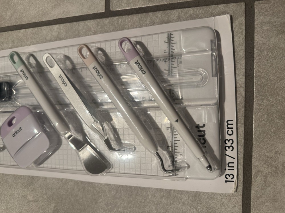 Cricut Essential Tool Set 9 pc