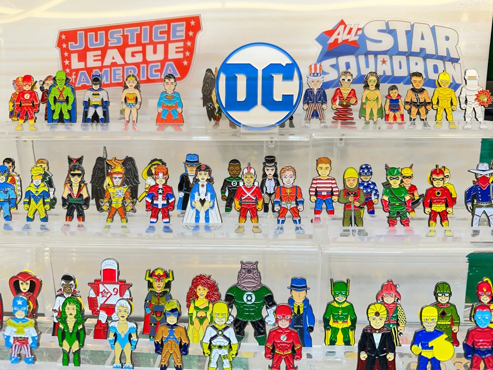 DC Comics Classic DC COMICS Logo Pin #403