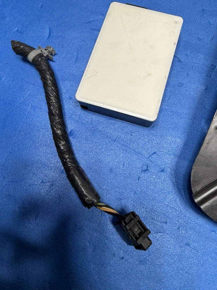 2015-2017 Chrylser 200 Blind Spot Module Sensor & RIGHT Bracket 68243133AA OEM