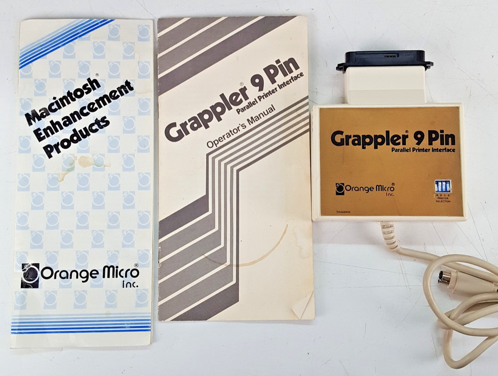 Apple, Macintosh SE M5010 computer with Keyboard, Grapler 9 Pin & Bag