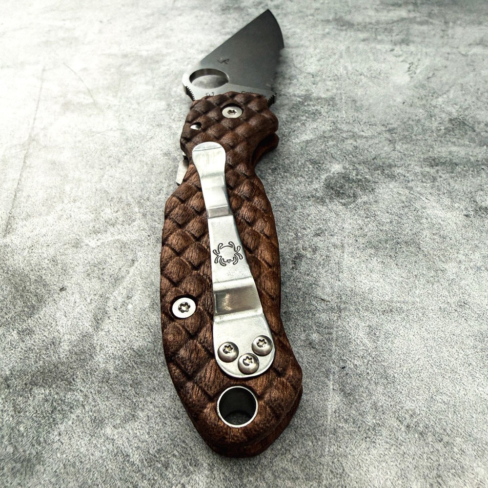 Dragonscale walnut scales for Spyderco Paramilitary 3