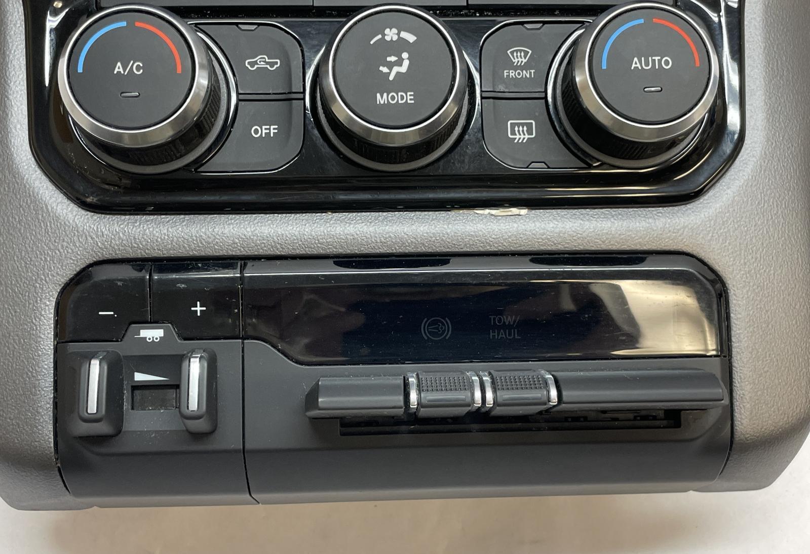 2022 DODGE RAM 2500 RADIO DISPLAY 8.4" SCREEN DASH BEZEL HEAT/AC CONTROLS OEM