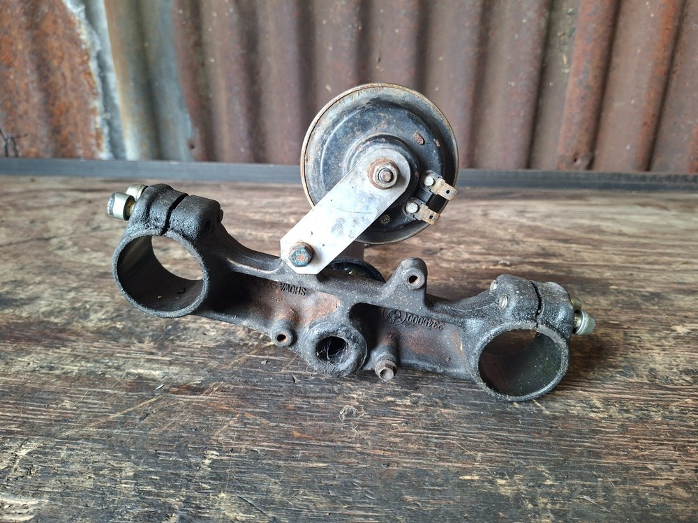 1998 BMW F650 - Front Lower Fork Bracket Bottom Yoke