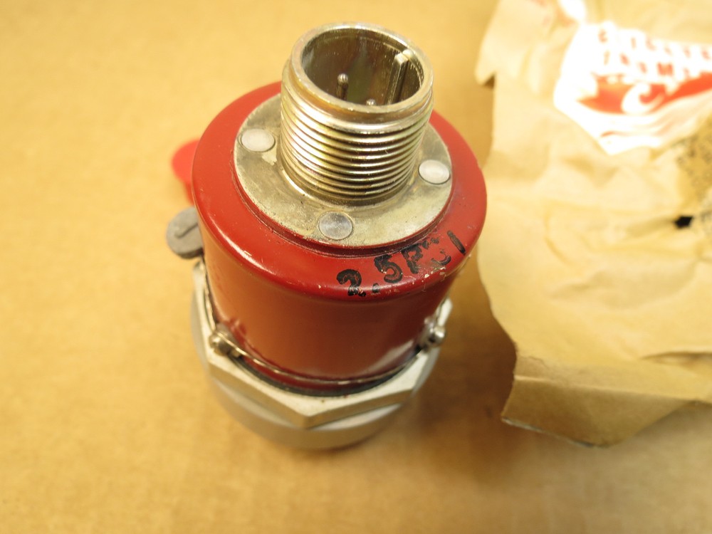 Aircraft Fuel Pressure Switch “Explosion Proof” Bendix 3135-16-E-25 New Surplus