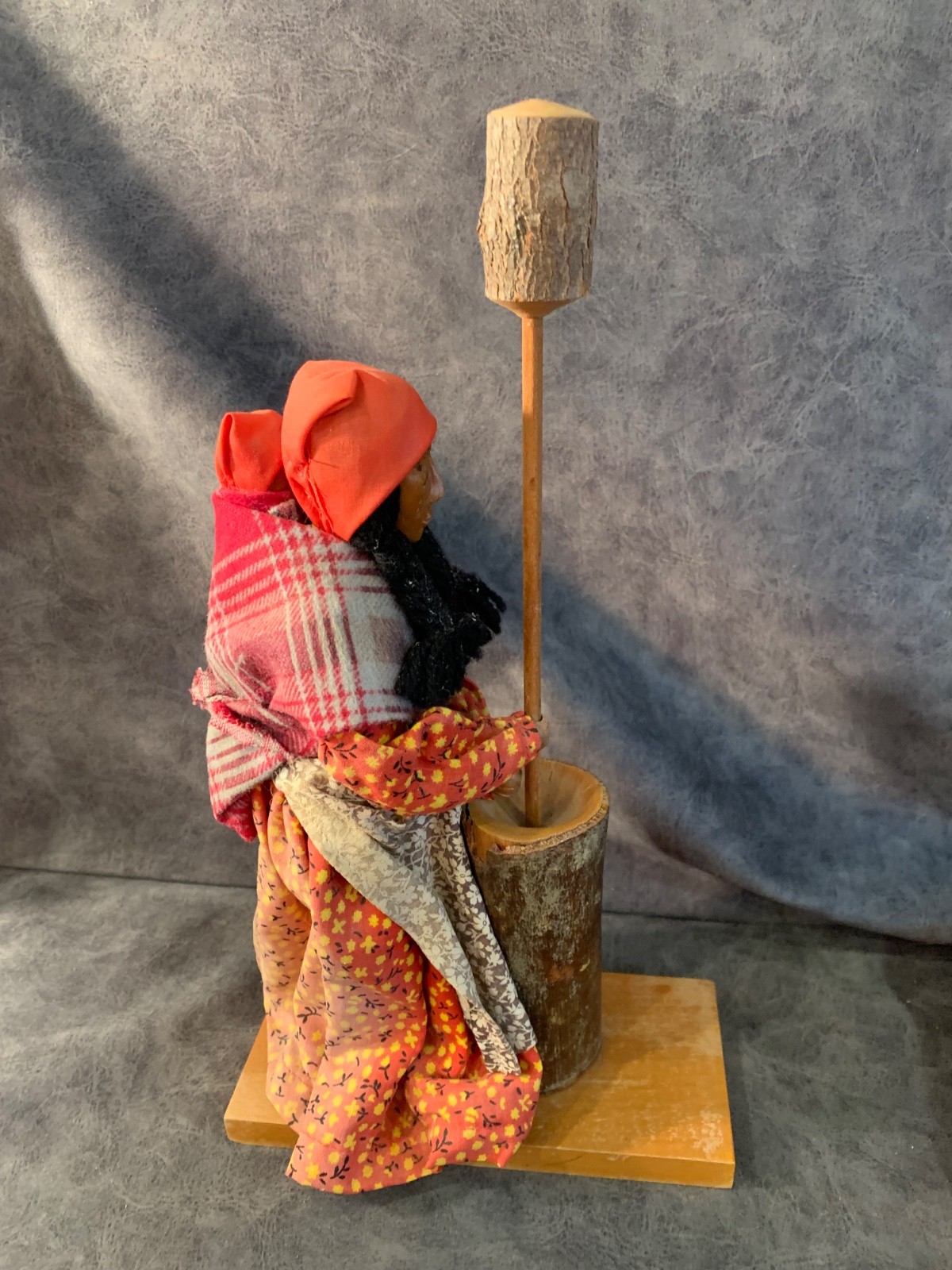 Berdina and Richard Crowe folk art Woman and baby mortar and pestle Cherokee