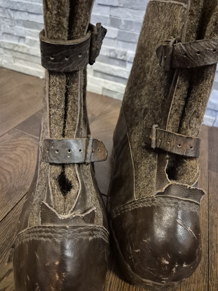 WW2 German Army Winter Sentry Boots, both maker label 1943 made, nice