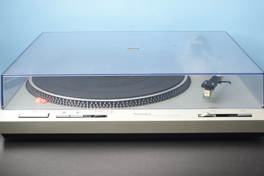 Technics SL-D202 Direct Drive Automatic Turntable System Ortofon VMS3E Cartridge