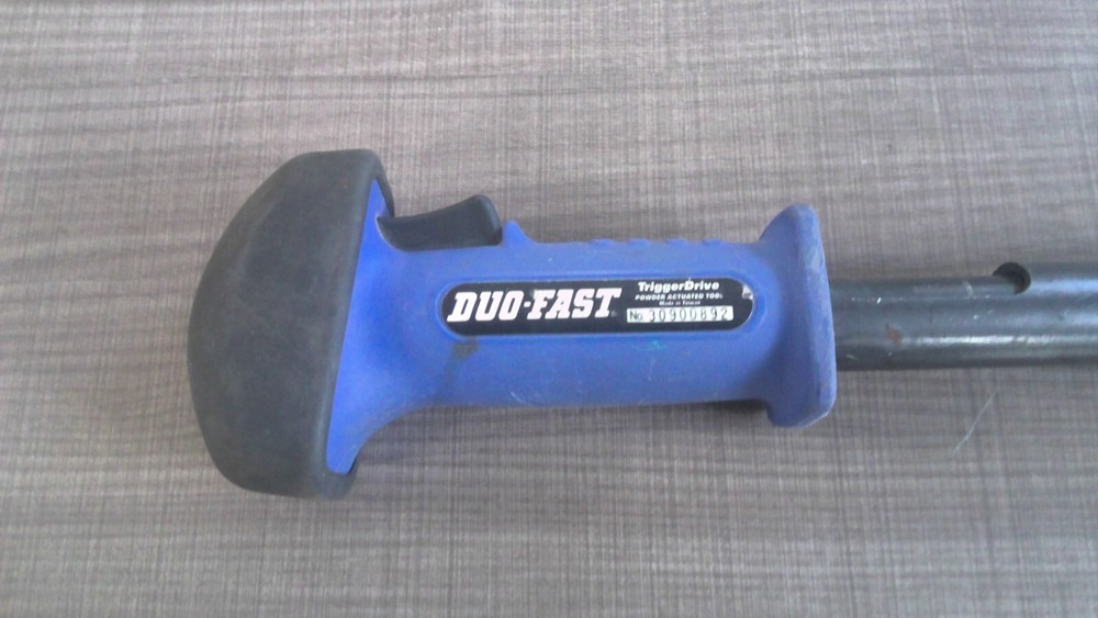 945- DUO-FAST TRIGGER DRIVE PRO POWERED ACTUATED TOOL GREAT SHAPE!