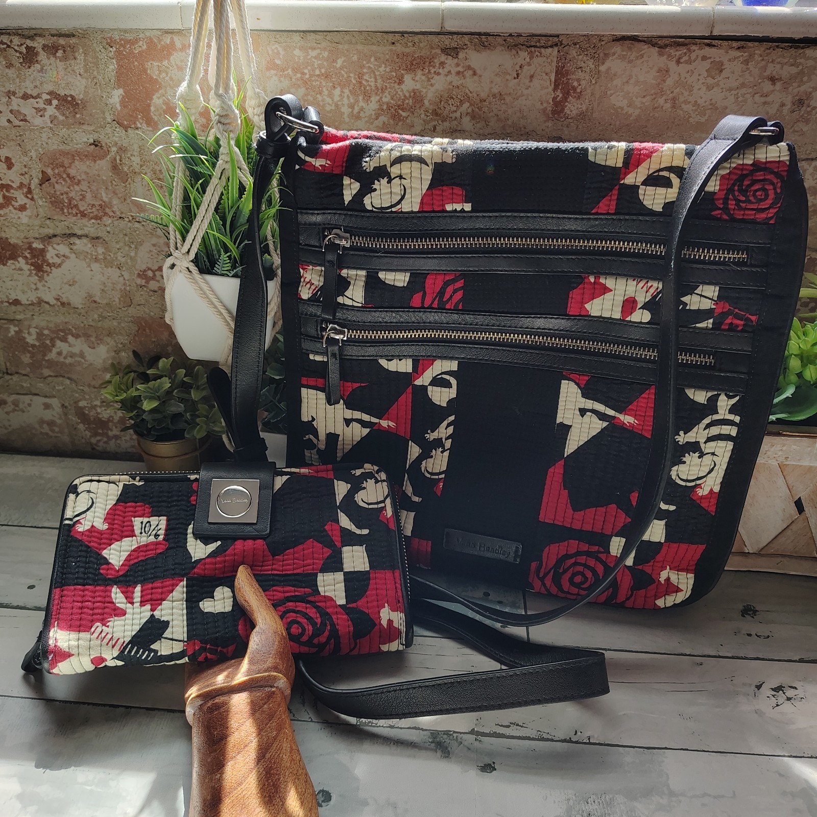 🏰Vera Bradley Disney Alice In Wonderland "Painting The Roses" Bag & Wallet