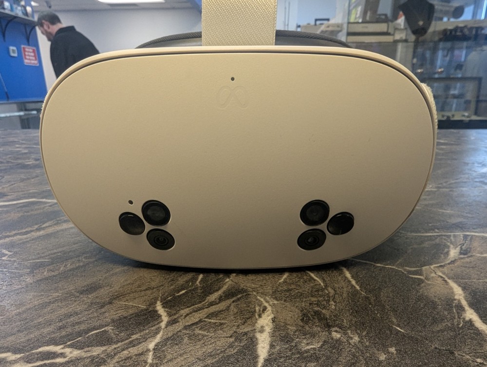 Meta Oculus Quest 3S - 128GB VR Headset with Controllers