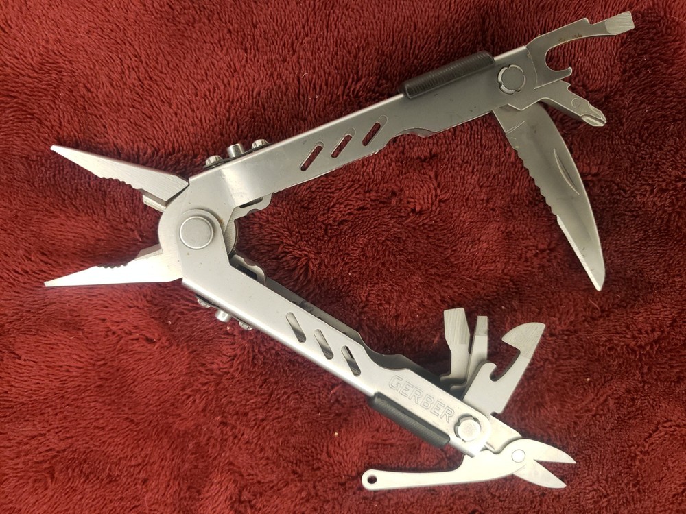 🔪🔪 Gerber Multi Tool Needlenose MP400 with scissors & Drop Point Blade 4scw