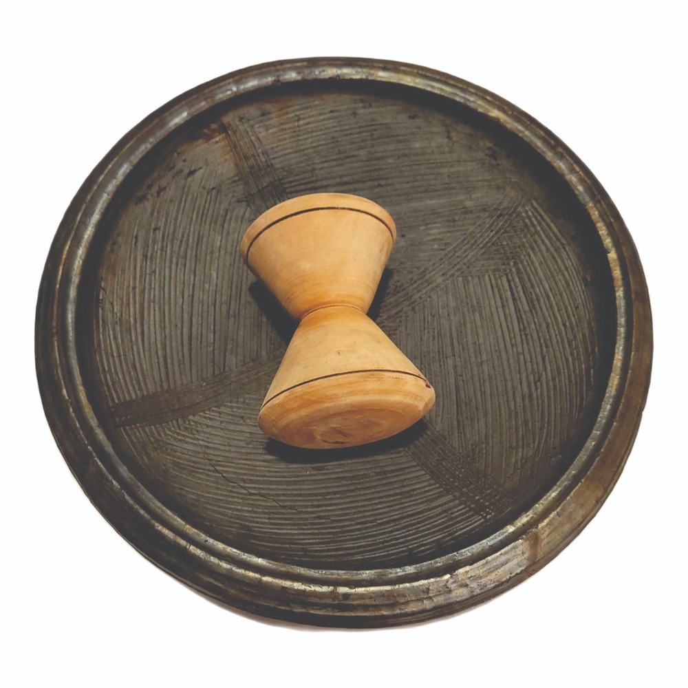 Asanka (Earthenware) with Wooden Grinder