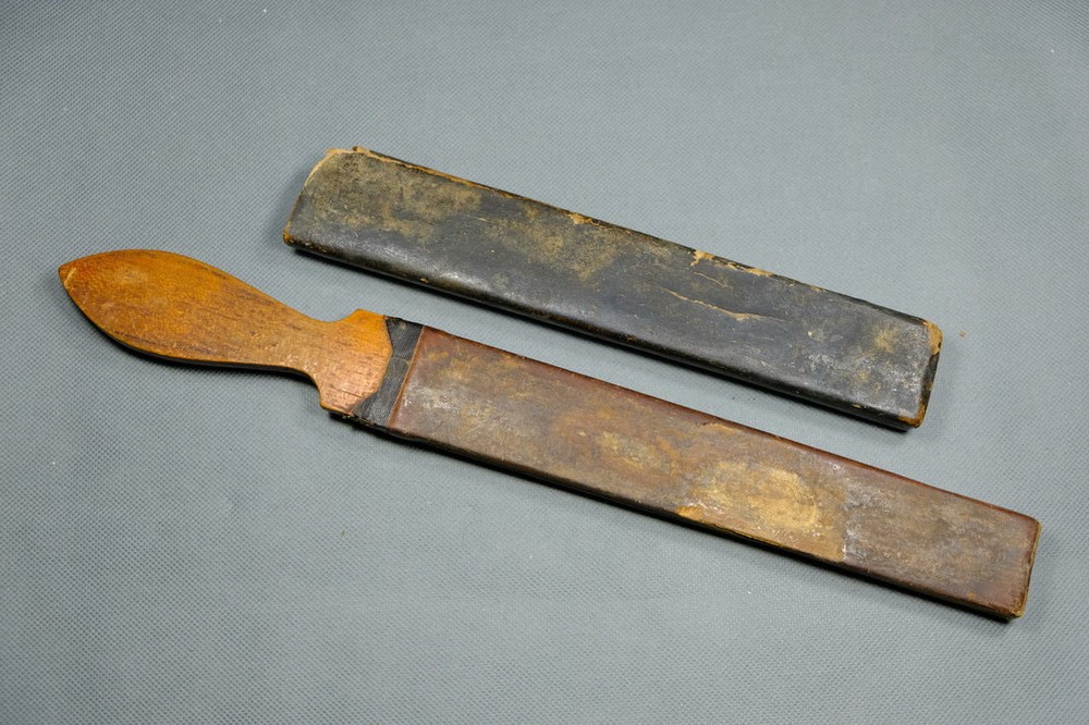 ANTIQUE VINTAGE EMERSON IMPROVED ELASTIC RAZOR STRAP STROP