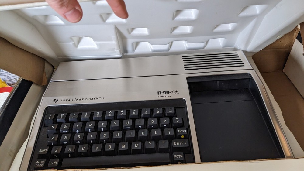 Texas Instruments Ti-99/4A Vintage Computer -bundle- *UNTESTED* Games Box More