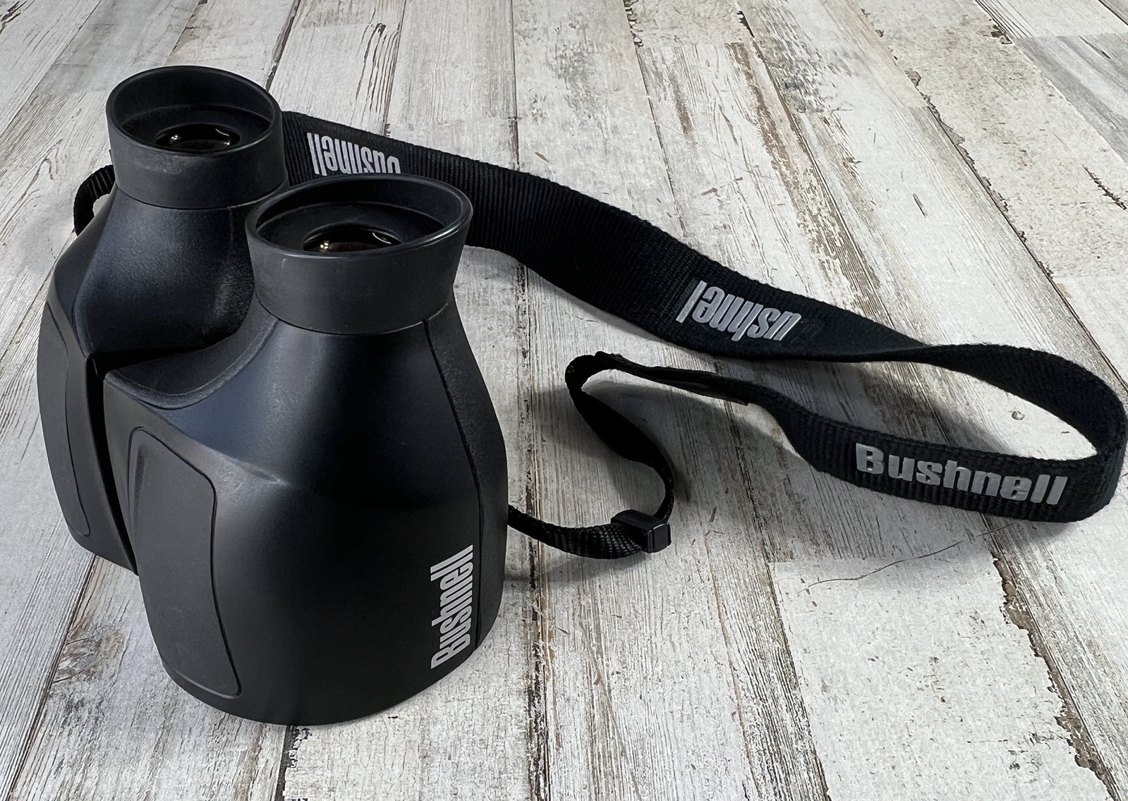 Bushnell Xtra-Wide 4x30 Spectator Sport Binoculars 900' Field of View