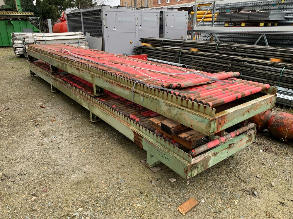 Transport rollers, conveyor, solid transport conveyor
