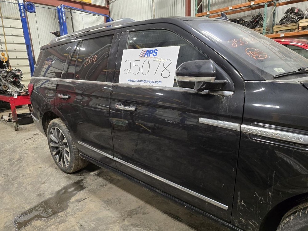 Fuse Box Engine Fits 18-21 NAVIGATOR 1546261