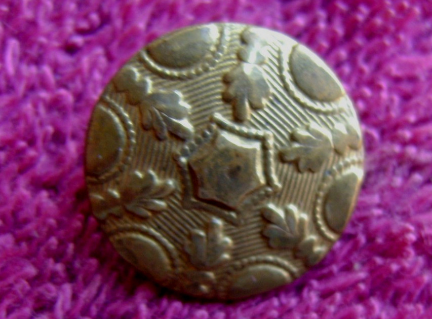 (2) NON DUG CIVIL WAR FLOWER CUFF SIZE ONE - PIECE BUTTONS