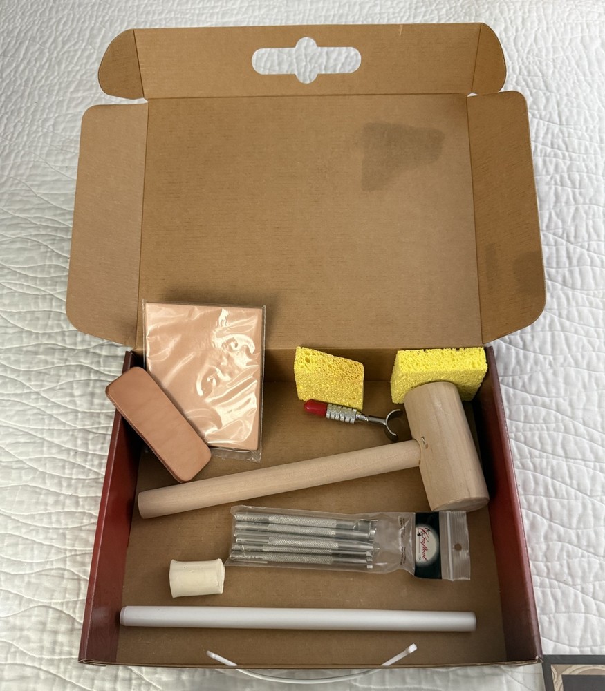 Tandy Leathercraft Basic Kit w/ 3 Projects Tools Manual Mallet Stamps SOLD AS IS