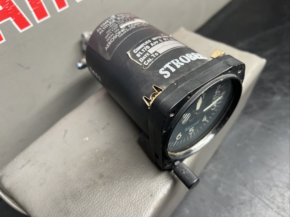 Aerosonic 101627-01696CC Encoding Altimeter Pressure Reporting Strobed No Plug