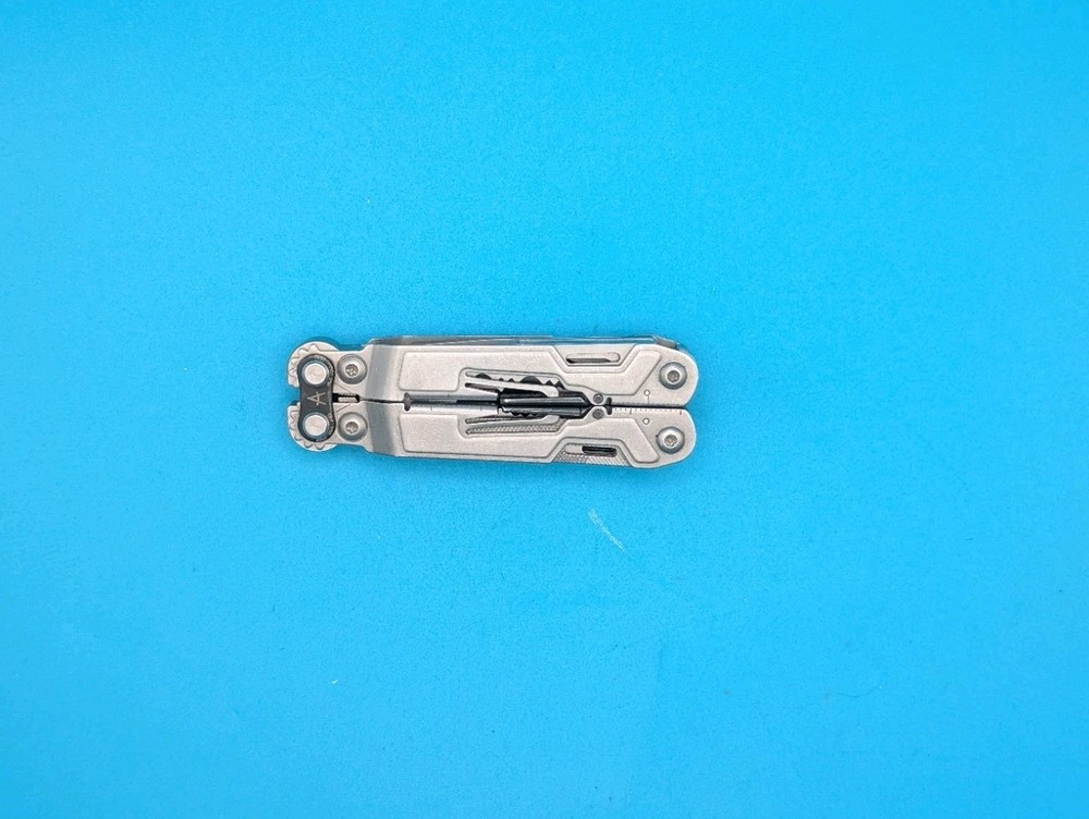 SOG PowerPint Tool Compact Lightweight Silver Multi-Tool!