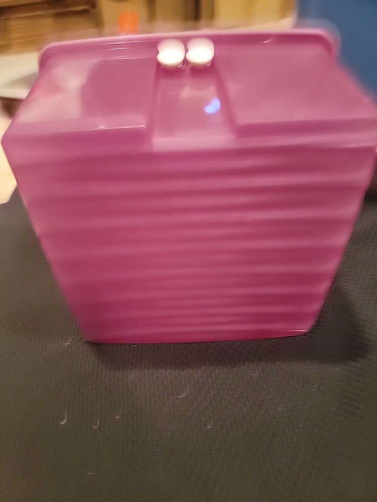 Tupperware FridgeSmart Container 9x9x5