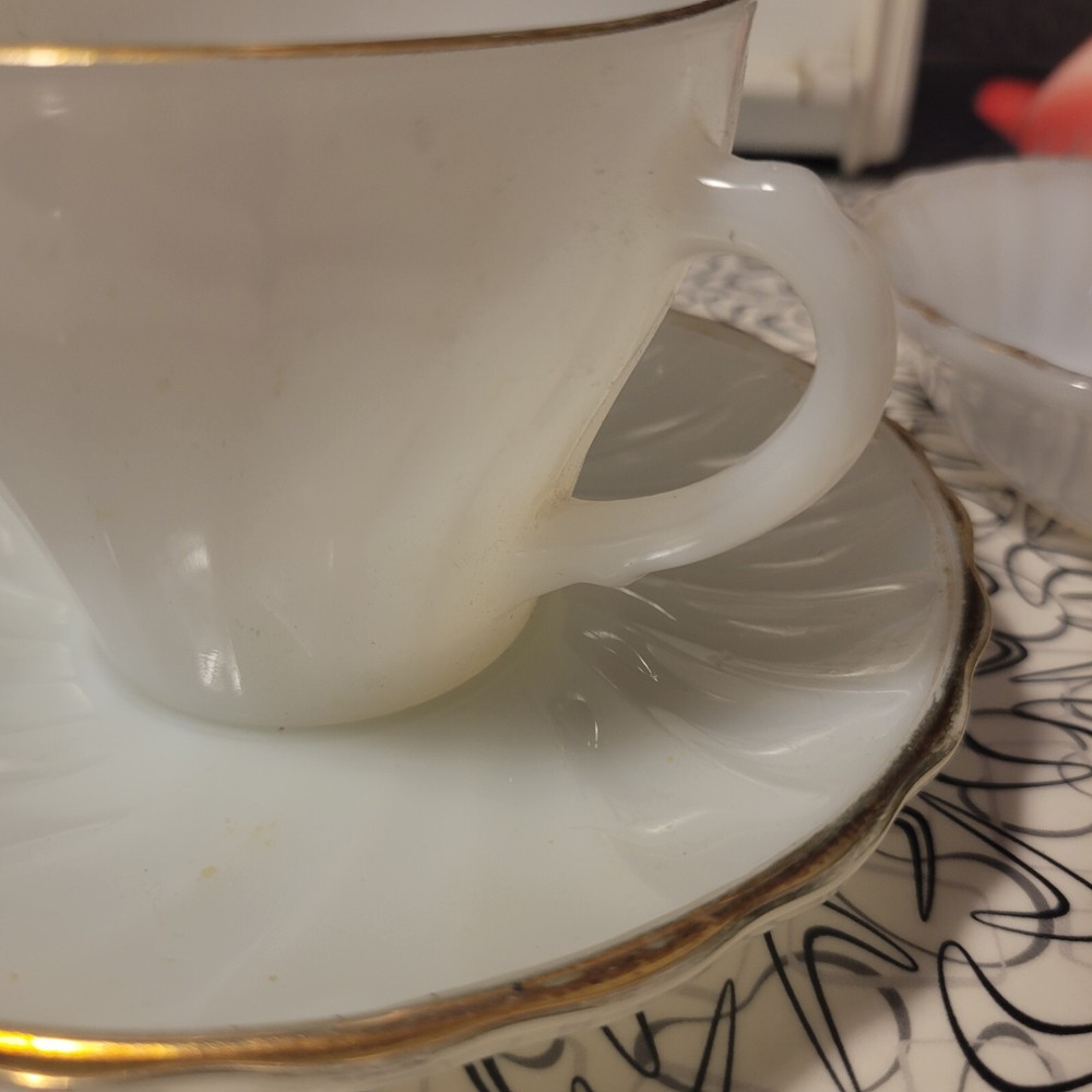 Vintage anchor hocking swirl