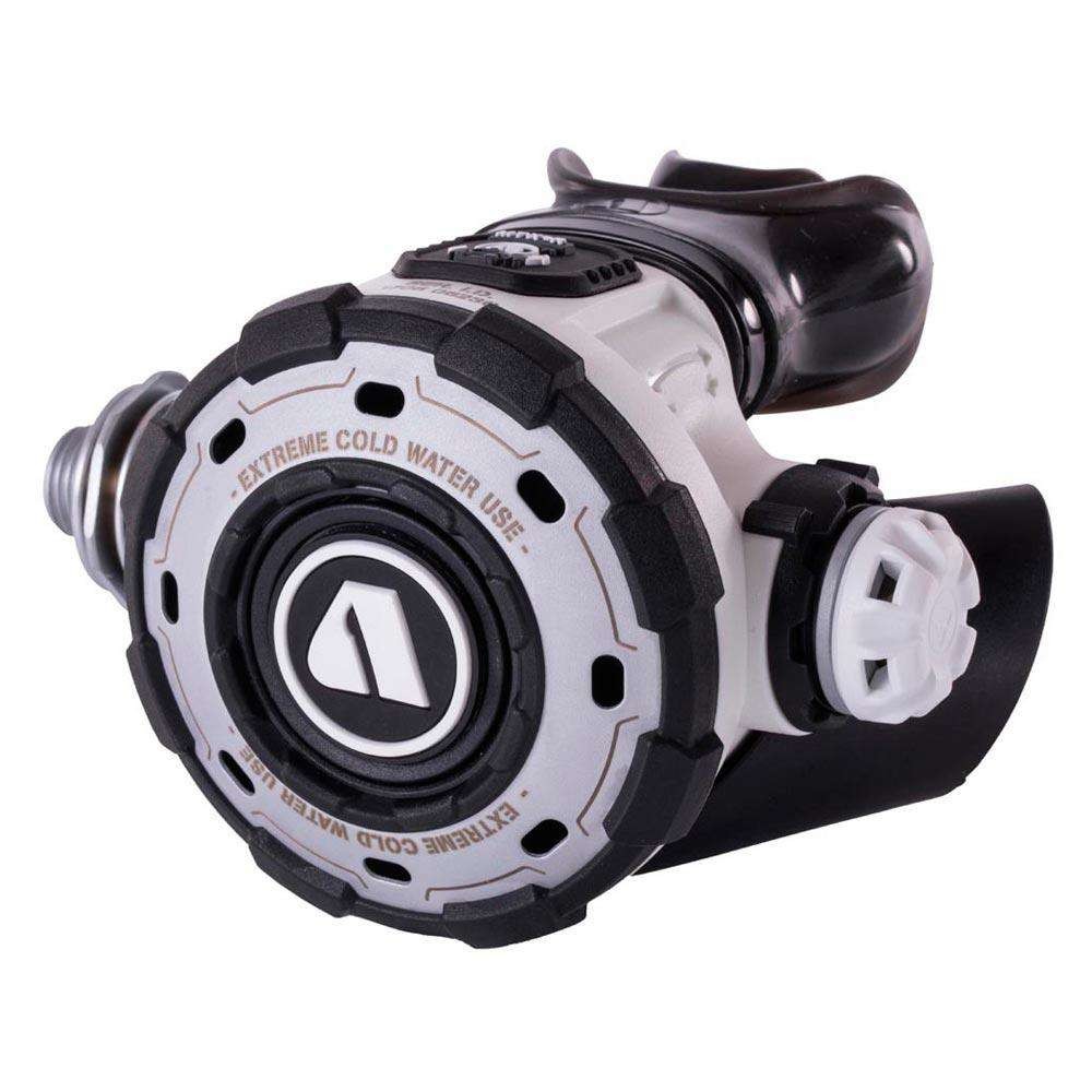 Apeks MTX-R Regulator, Yoke