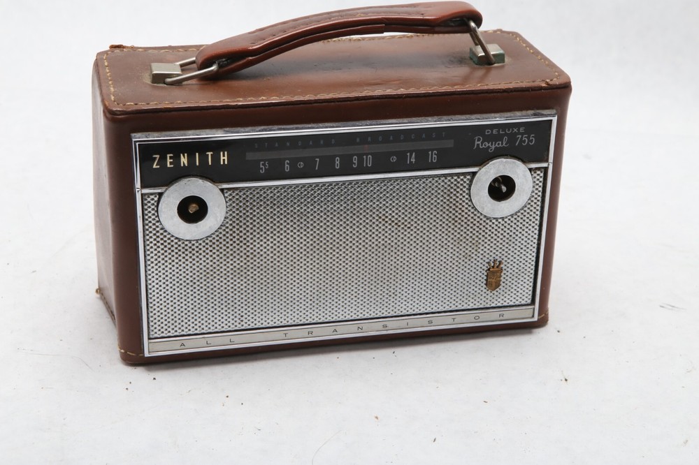 Zenith Deluxe Royal 755G with Brown Leather Case - MISSING KNOBS - C23