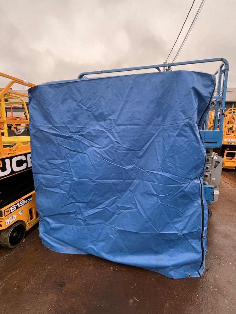 Covers for scissor lifts