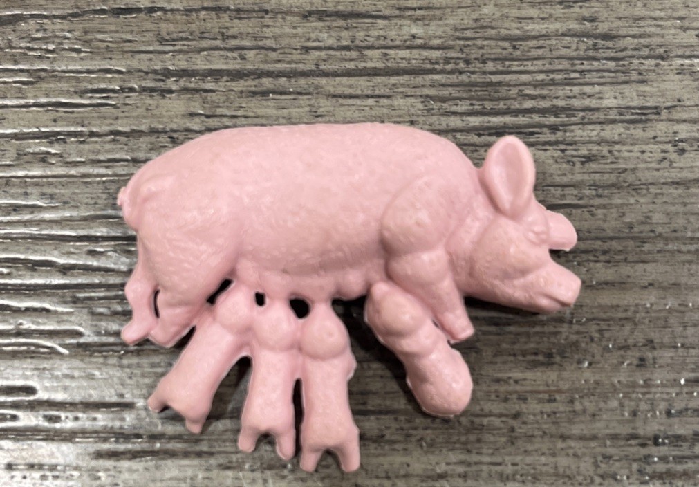 FEEDING PIG AND SUCKLING Plastic Toy Farm Animals figurines PIG HOG