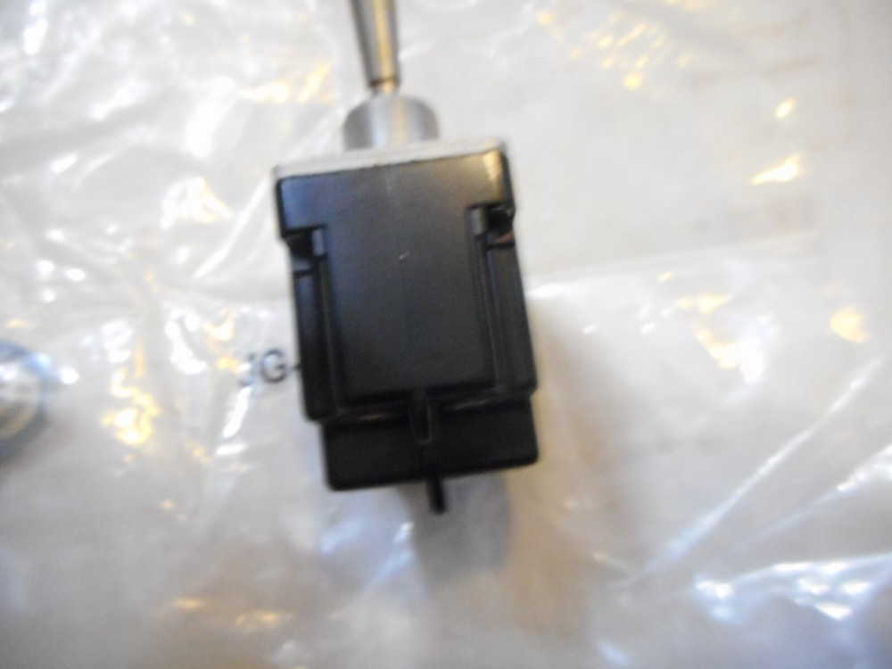 AIRCRAFT TOGGLE SWITCH 2TLI-5 USA MICRO SWITCH MS24524-31
