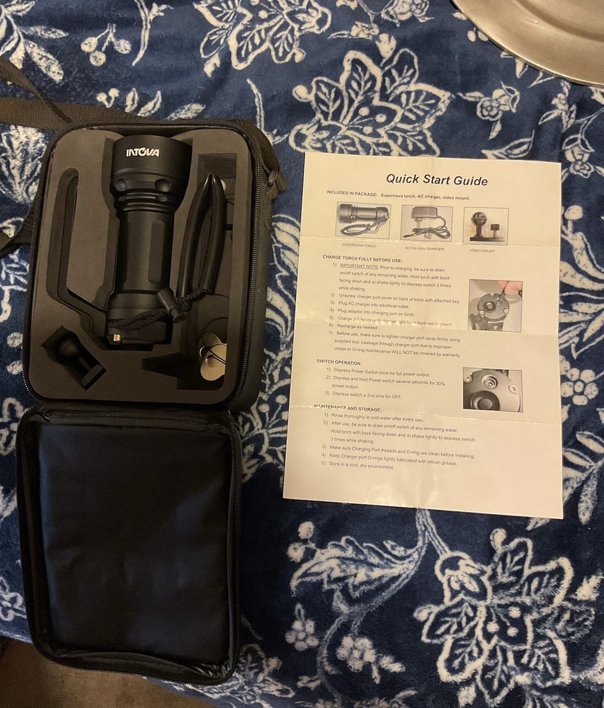 Intova Supernova Waterproof Deep Divers Torch