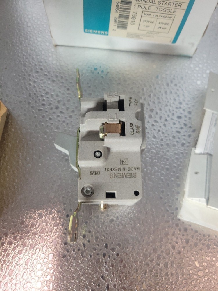 Siemens SMFF01 Manual Starter 1-pole Toggle Starter *MISSING SCREWS*