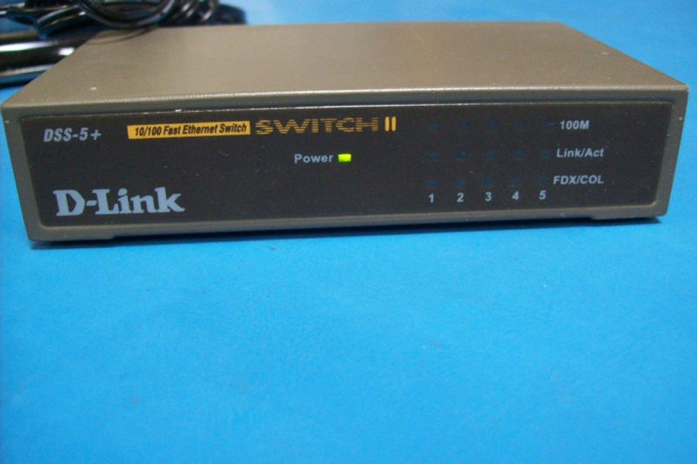 D - LINK DSS-5+ 10/100 FAST ETHERNET SWITCH