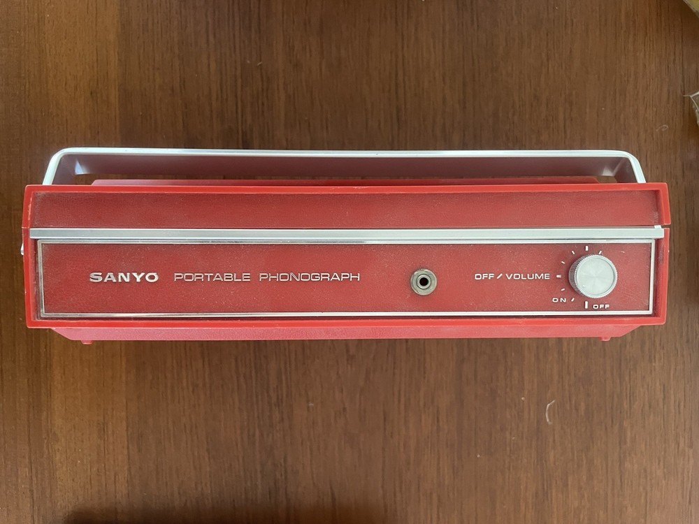 Sanyo Portable Phonograph Model G-1517