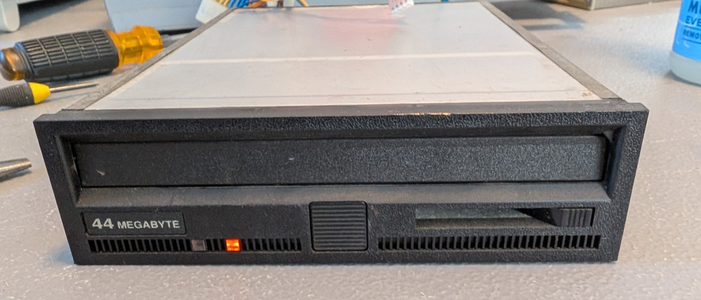 Syquest 44MB SCSI drive - untested