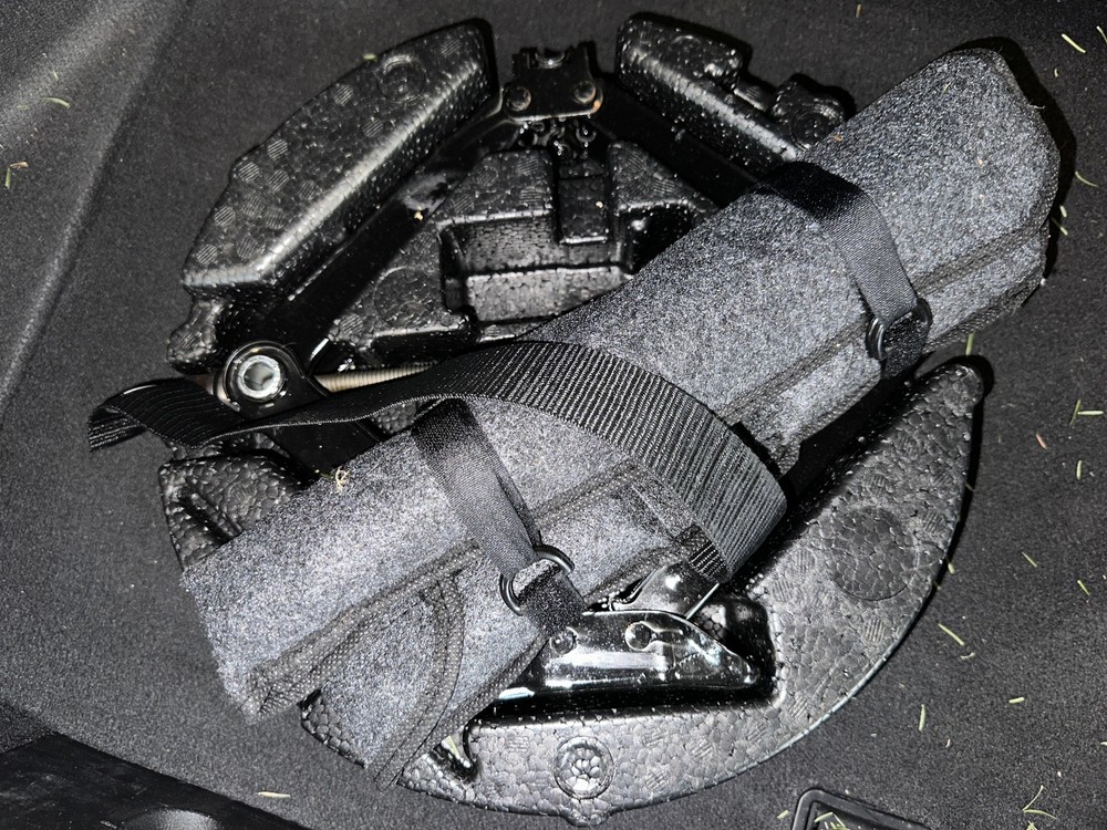 12-17 BUICK VERANO Jack Assembly W/ TOOLS & FOAM INSERT 13505394