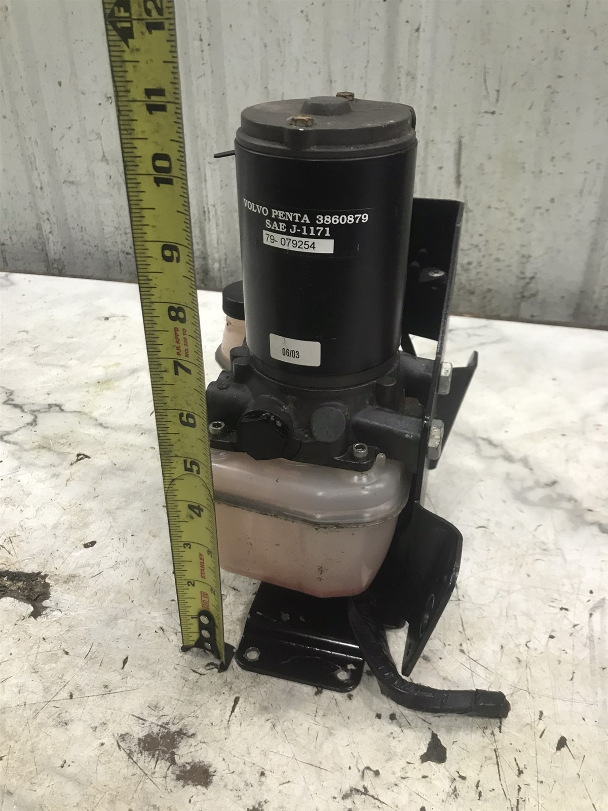 Volvo Penta Stern out drive outdrive trim tilt lift hydraulic pump 3860879