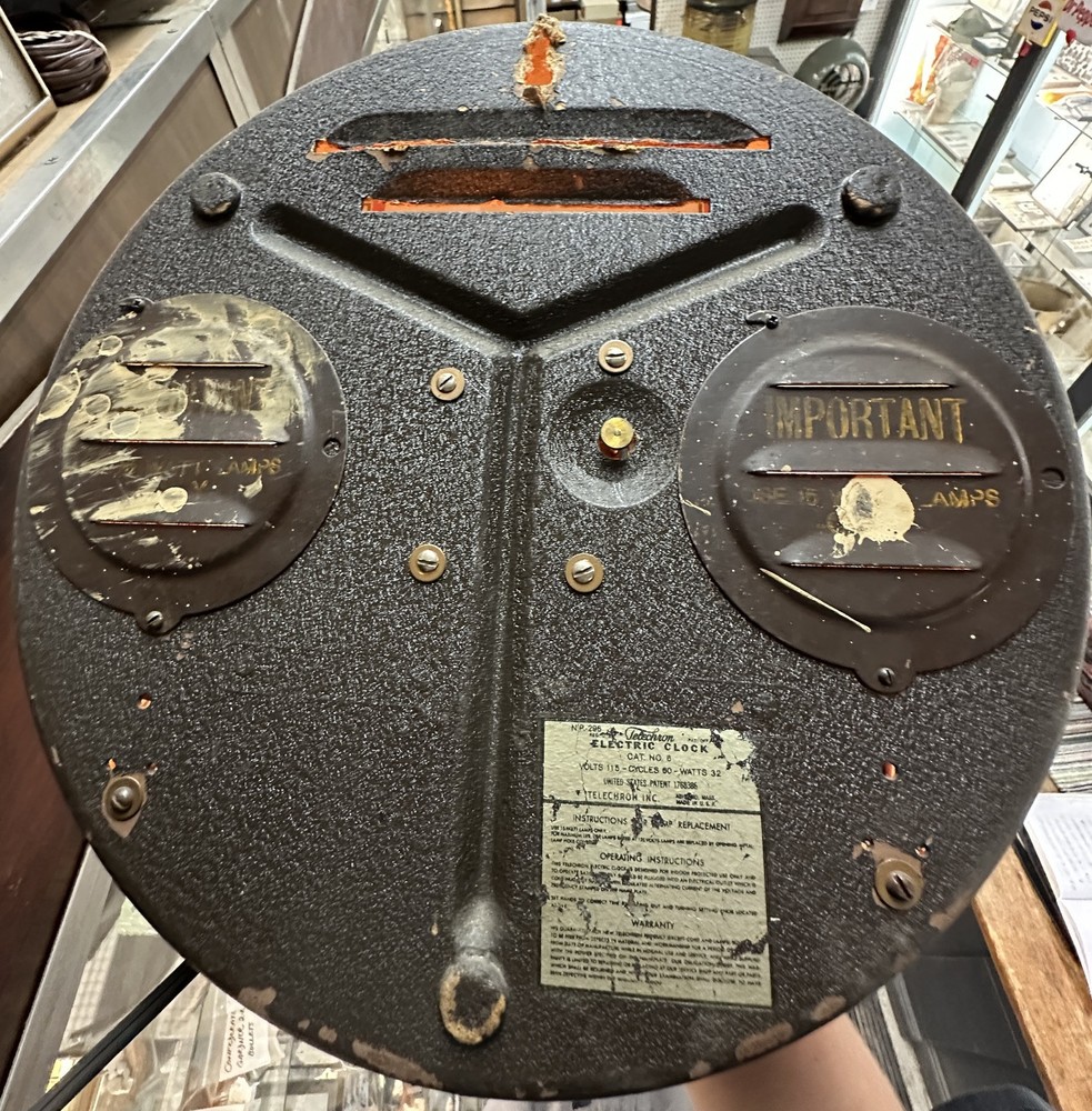 Calvert Distillers Corp. Round Wall Clock GA20357
