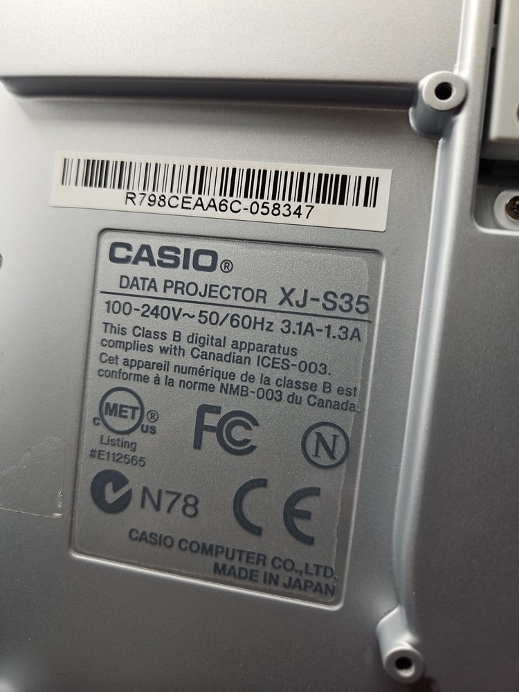 CASIO XJ - S35 DLP Projector Great Condition