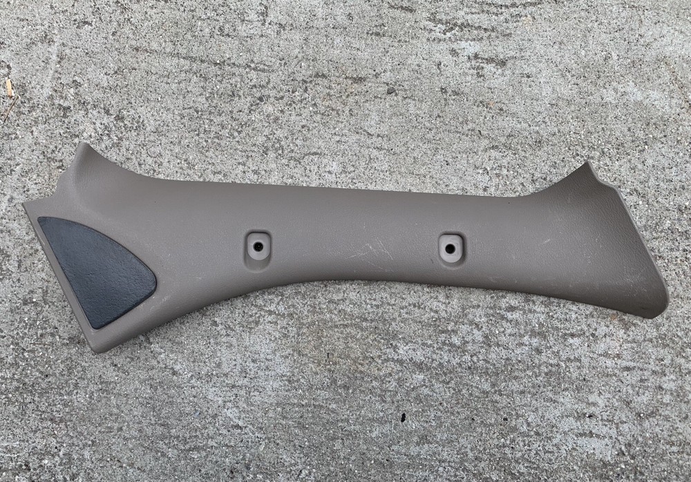 Freightliner RH A-Pillar Cover P/N  18-53262-001