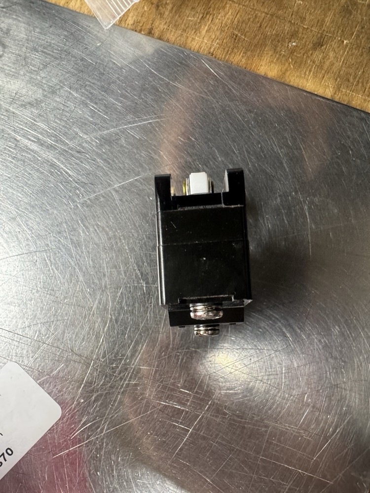 Omron Limit Switch A-20GV22-B7-K Basic / Snap Action Switch, 20A, Short Hinge