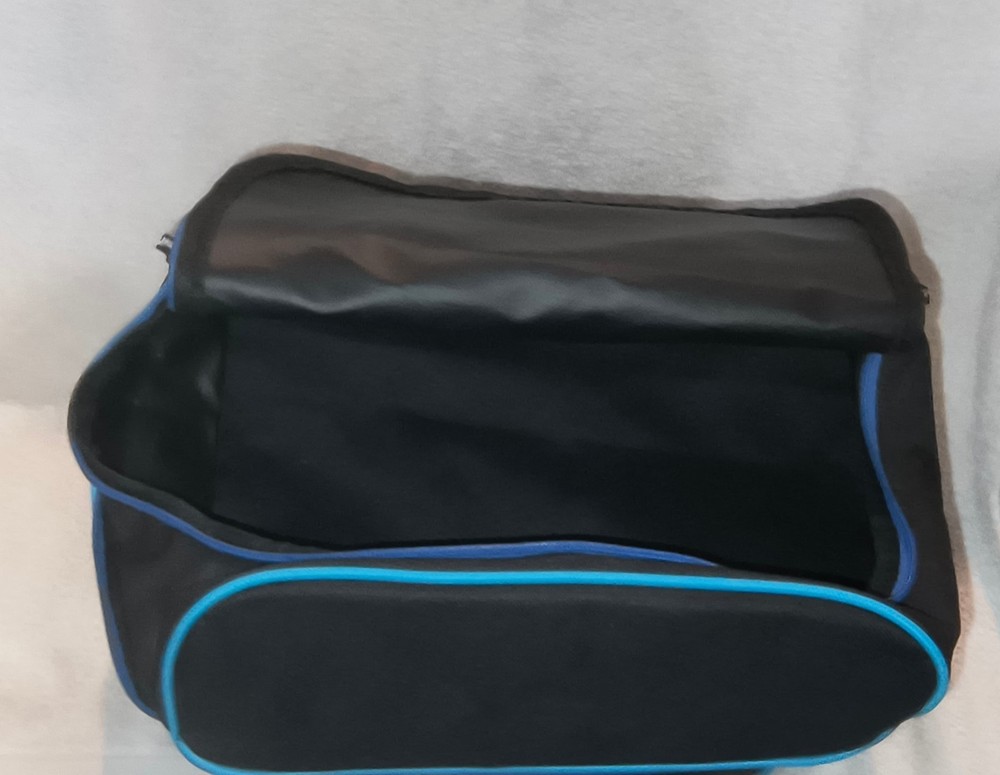 Brunswick single ball carrying bag. Soft sided. Mint condition