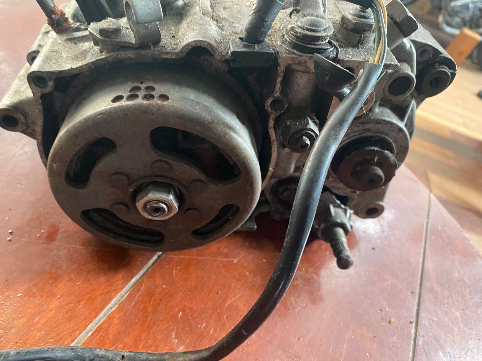 1974 Yamaha DT100 (437 VIN) Engine Bottom End Crank Case Transmission Crankshaft