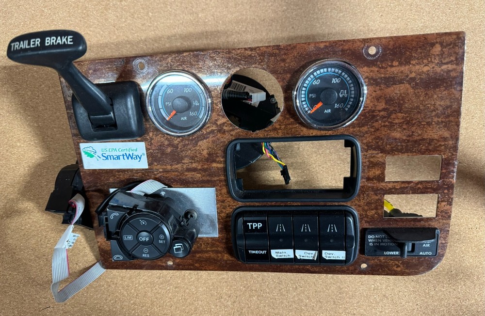 Freightliner CASCADIA Gauge Switch Dash Panel 22-60660-001