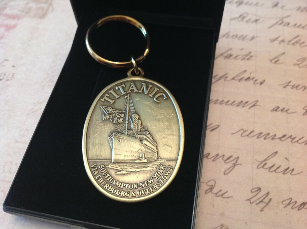 TITANIC KEY RING IN A BOX COLLECTABLE WHITE STAR LINE