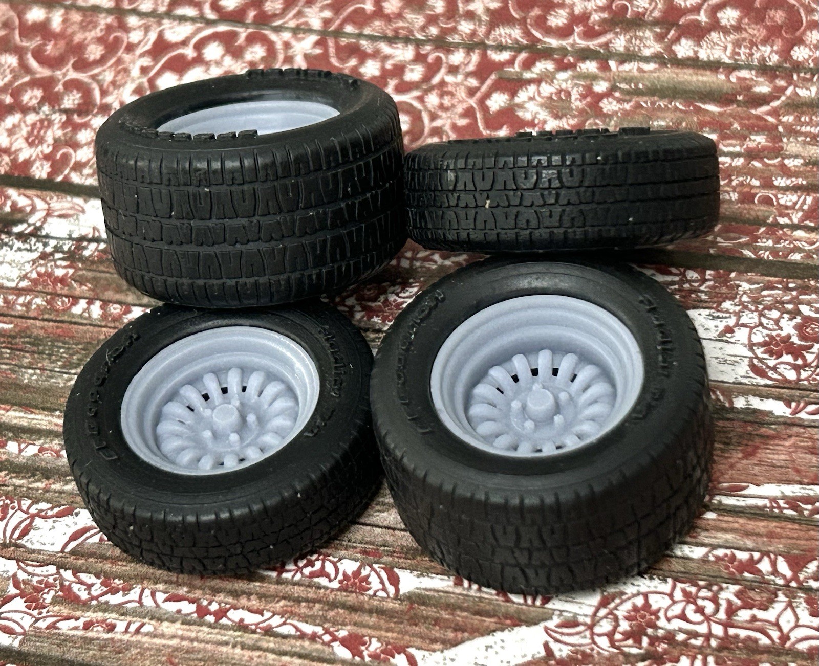1/24 Scale: 15-inch “Appliance Striker” Resin Wheels W/ Wide Rear Tires￼